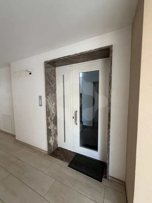 APPARTAMENTO 3 VANI CON TERRAZZO BOX AUTO 2 CANTINE E 2 POSTI AUTO SCOPERTI