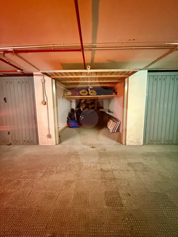 BARI - JAPIGIA VENDESI BOX DI CIRCA 25MQ CON IMPIANTO ANTINCENDIO