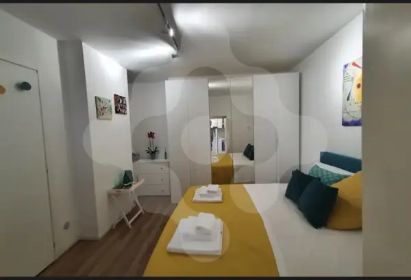 BARI RIFINITO BILOCALE ARREDATO CON CORTILETTO IN PIENO CENTRO