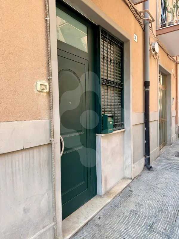 CARRASSI - AFFITTASI BIVANI ARREDATO VICINO AL POLICLINICO