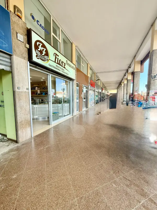 CEDESI ATTIVITA' DI FOCACCERIA VENTENNALE ZONA STAZIONE