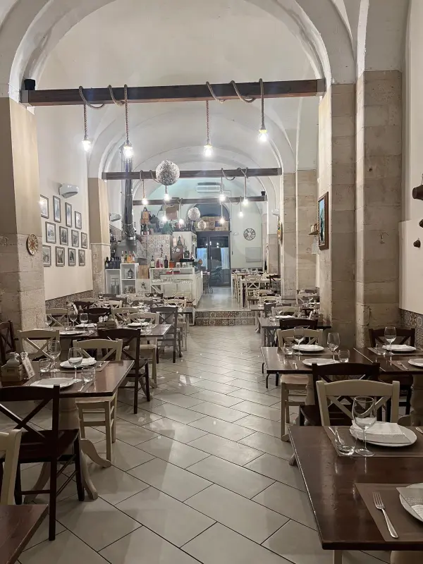 CEDESI ATTIVITA' DI RISTORAZIONE IN PIENO CENTRO OTTIMO INVESTIMENTO