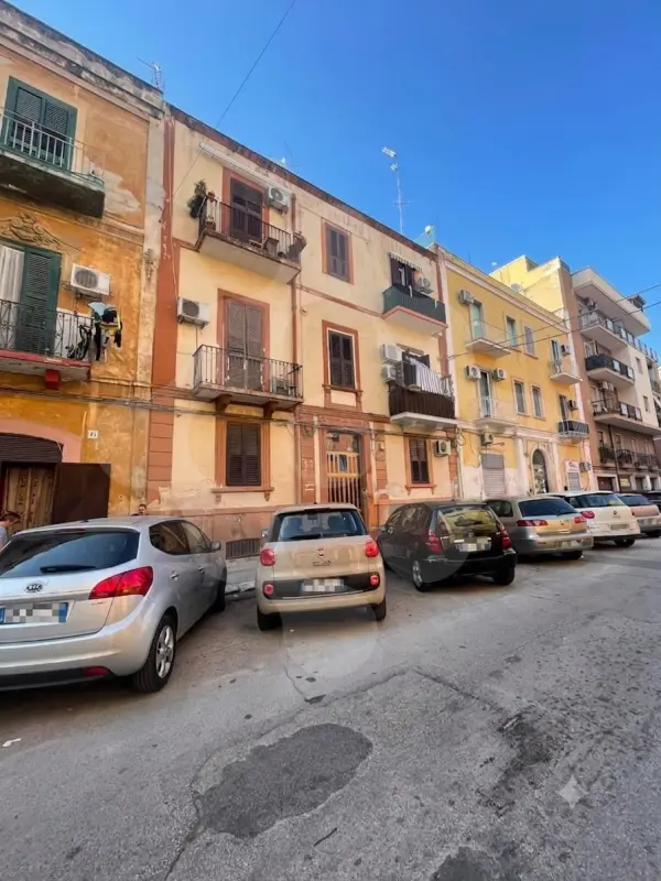 ZONA LIBERTA' - RIFINITO TRIVANI DI 80 MQ