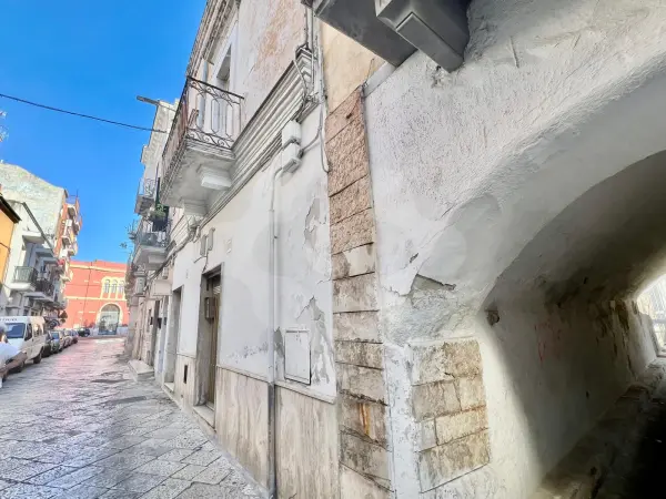 PALAZZINA INDIPENDENTE 3 LIVELLI 260MQ