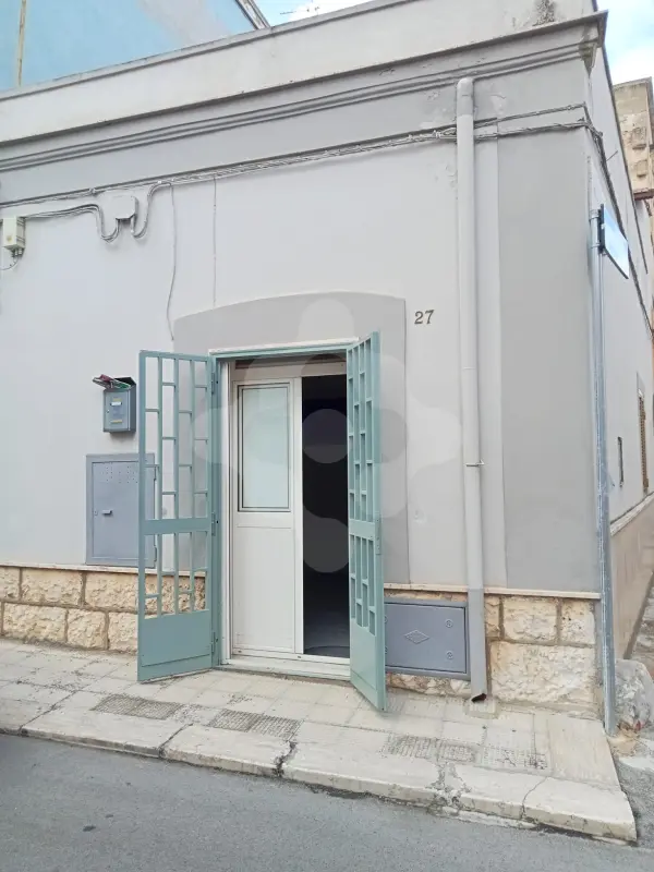 PALESE CENTRO BIVANI INDIPENDENTE 40 MQ CON LASTRICO SOLARE DI PROPRIETA'