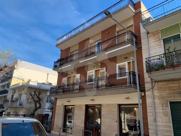 PALESE CENTRO APPARTAMEMTO TRE VANI 80 MQ DA VEDERE