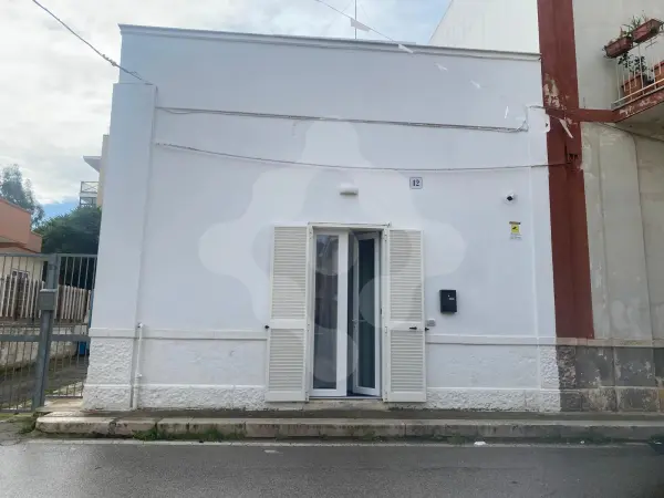 PALESE - INDIPENDENTE 50 MQ CON TERRAZZO