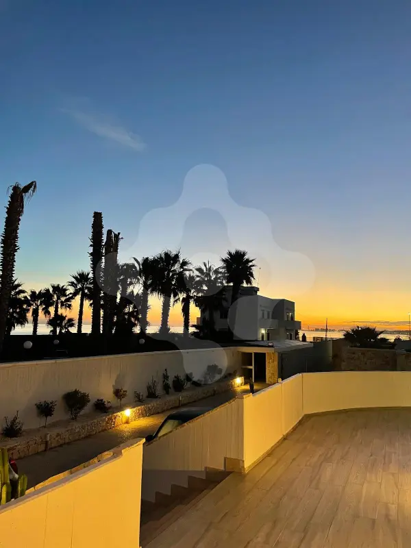 PALESE - PRESTIGIOSA VILLA CON PISCINA VISTA MARE