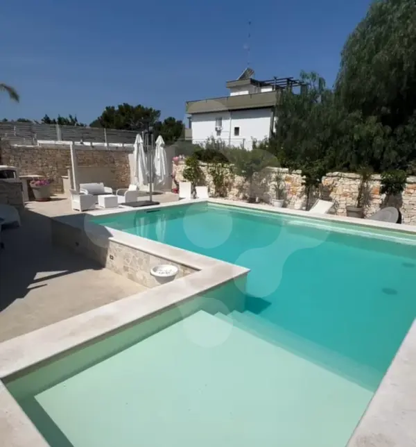 PALESE - PRESTIGIOSA VILLA CON PISCINA VISTA MARE