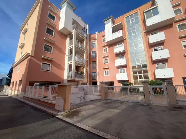 PALESE - QUADRIVANI 101 MQ CON BOX AUTO