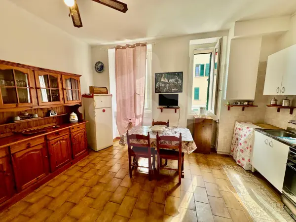 PICONE - AFFITTASI BILOCALE USO TRANSITORIO VIA PETRERA