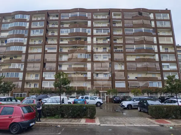 SAN PAOLO - RIFINITO TRIVANI DI 90 MQ CON BOX AUTO