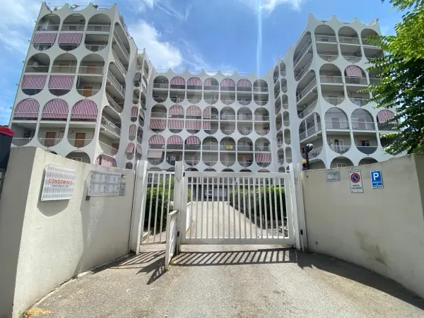 SANTO SPIRITO - AMPIO BIVANI CON POSTO AUTO