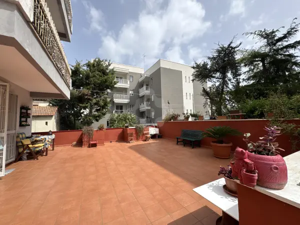 SANTO SPIRITO- RIFINITO QUADRIVANI 125 MQ CON TERRAZZO