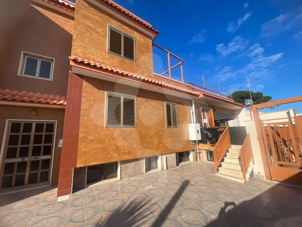 SANTO SPIRITO - SOLUZIONE SEMINDIPENDENTE CON DOPPIO TERRAZZO