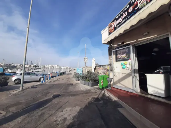 SANTO SPIRITO - VENDITA ATTIVITA' COMMECIALE ZONA MARE