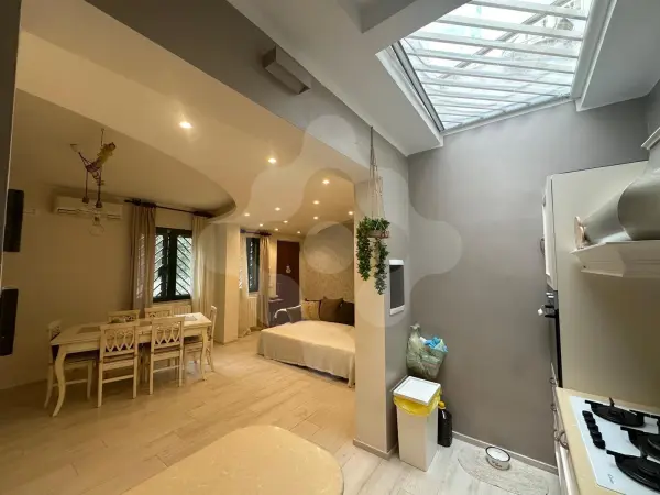 SOLUZIONE SEMI INDIPENDENTE CON LASTRICO DI PROPRIETA'