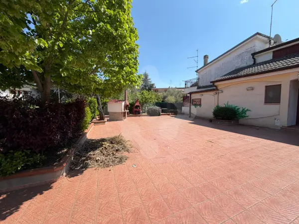 SPLENDIDA VILLA INDIPENDENTE CON AMPIO GIARDINO